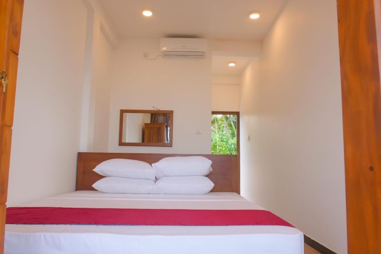 Ocean Breeze Villa Matara Kamer foto