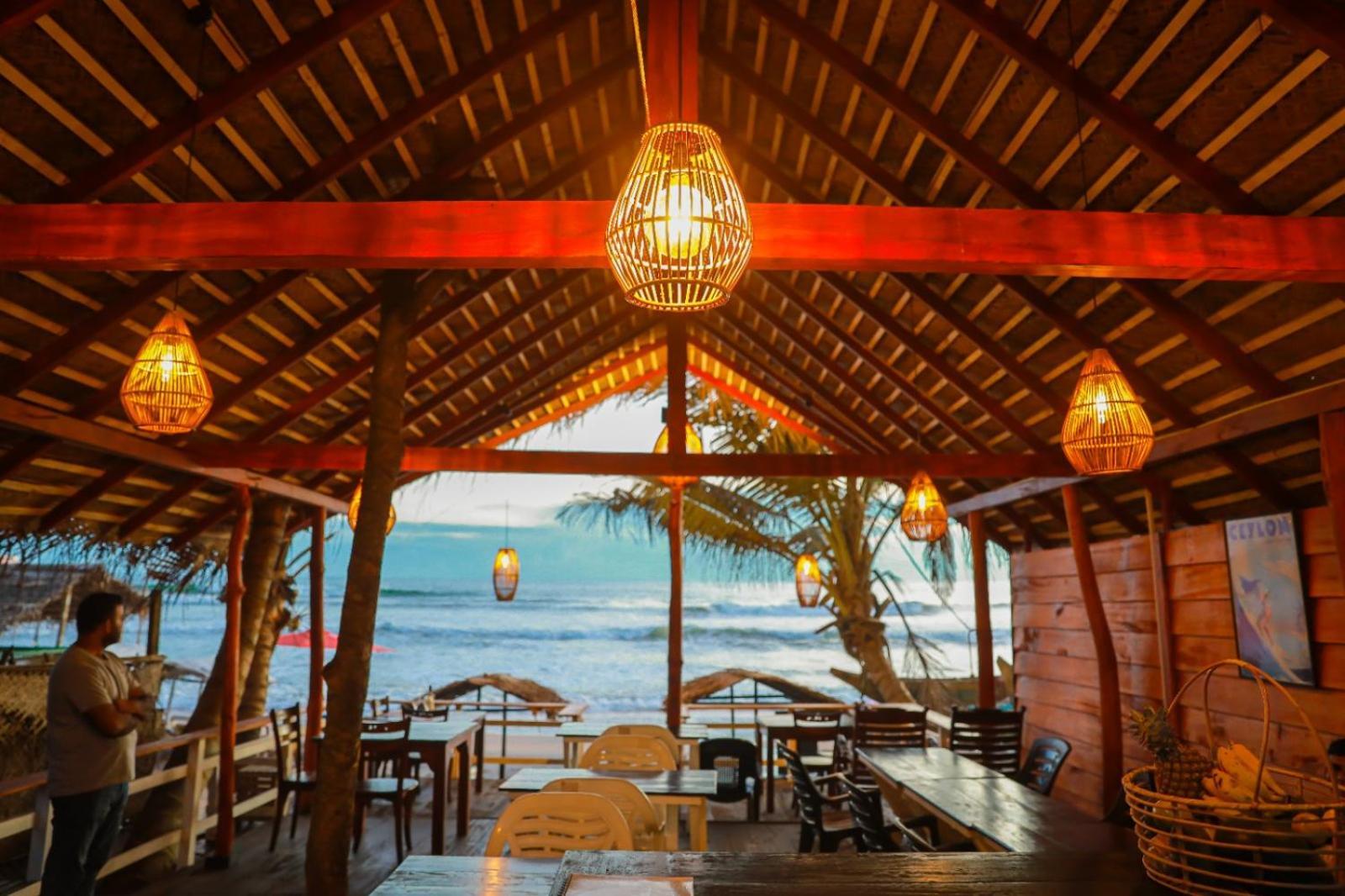 Ocean Breeze Villa Matara Buitenkant foto