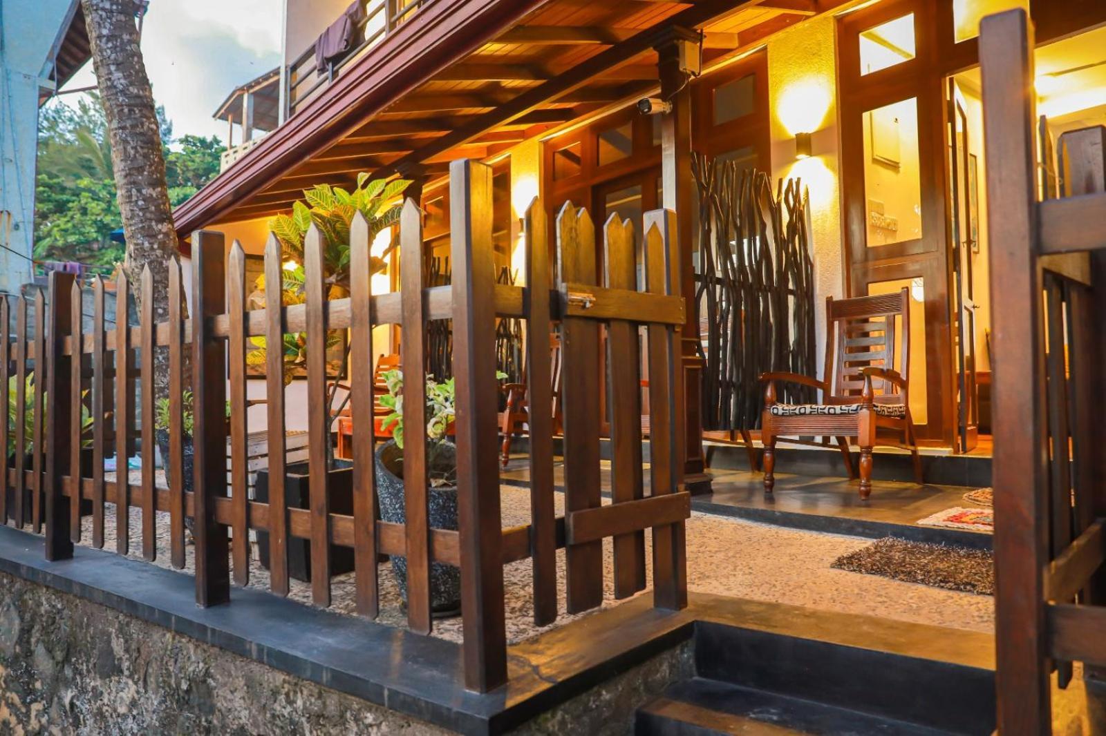 Ocean Breeze Villa Matara Buitenkant foto