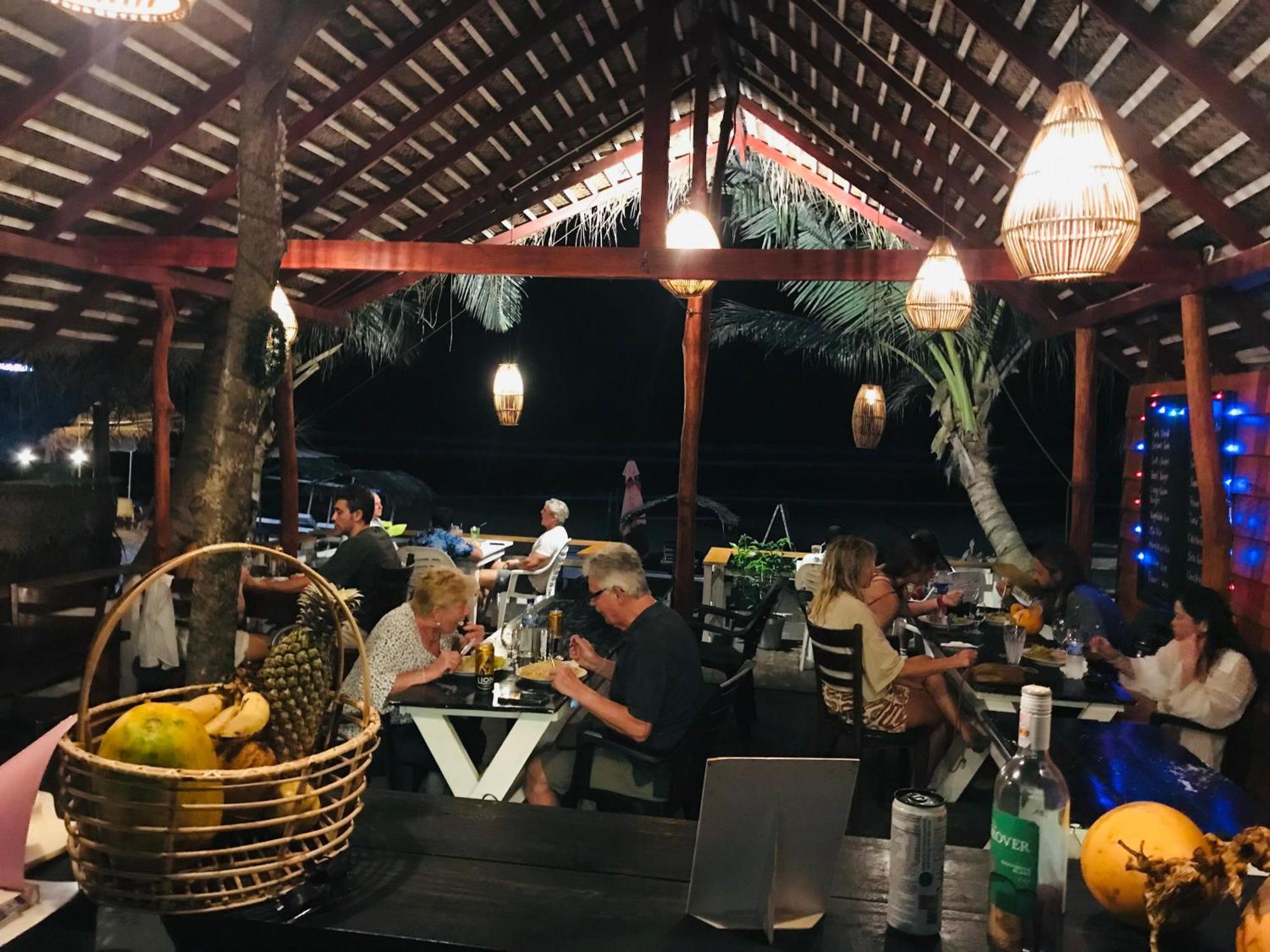Ocean Breeze Villa Matara Buitenkant foto