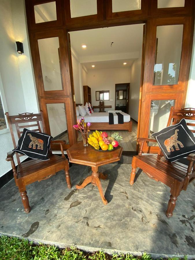 Ocean Breeze Villa Matara Buitenkant foto