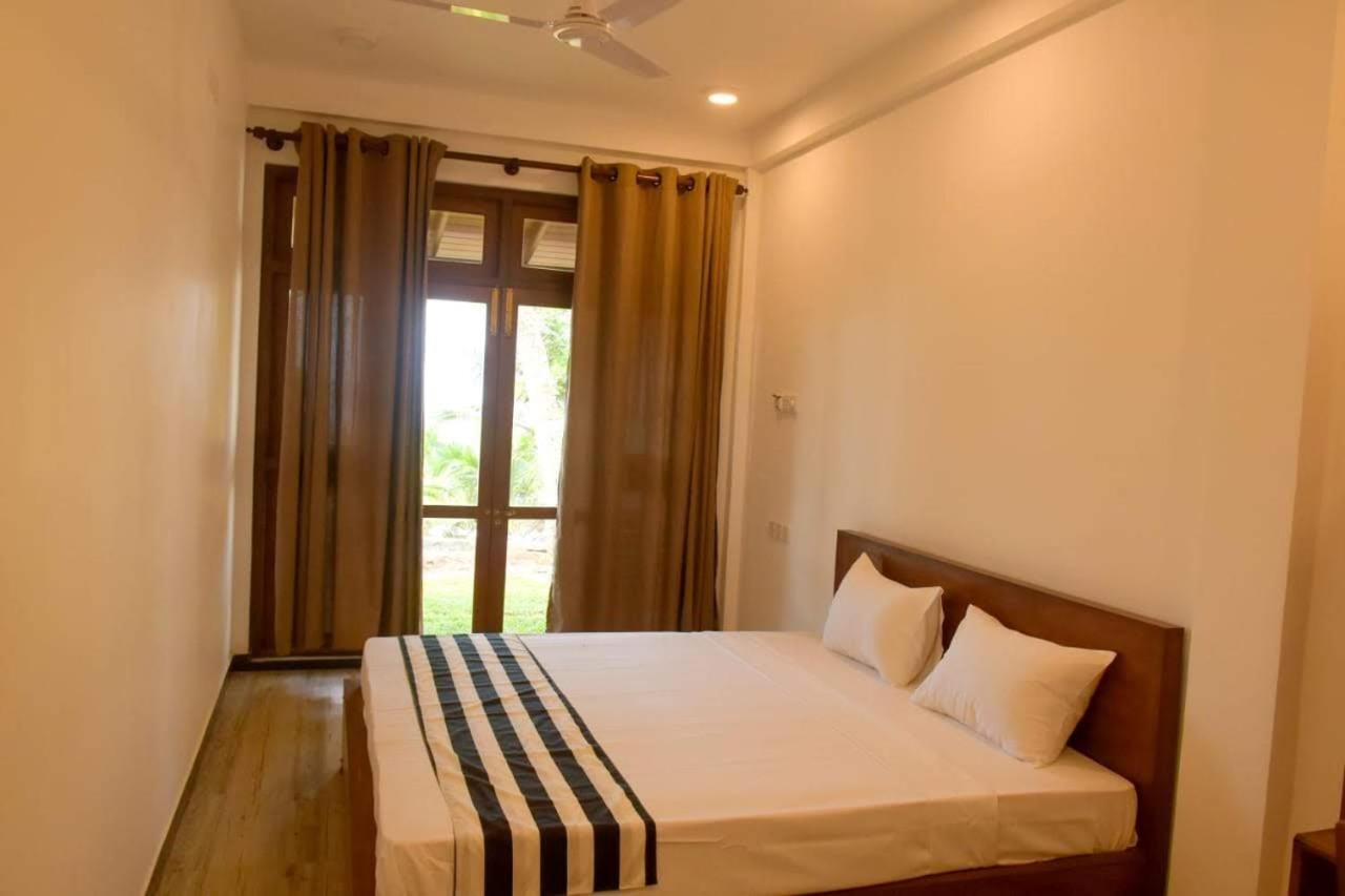 Ocean Breeze Villa Matara Buitenkant foto