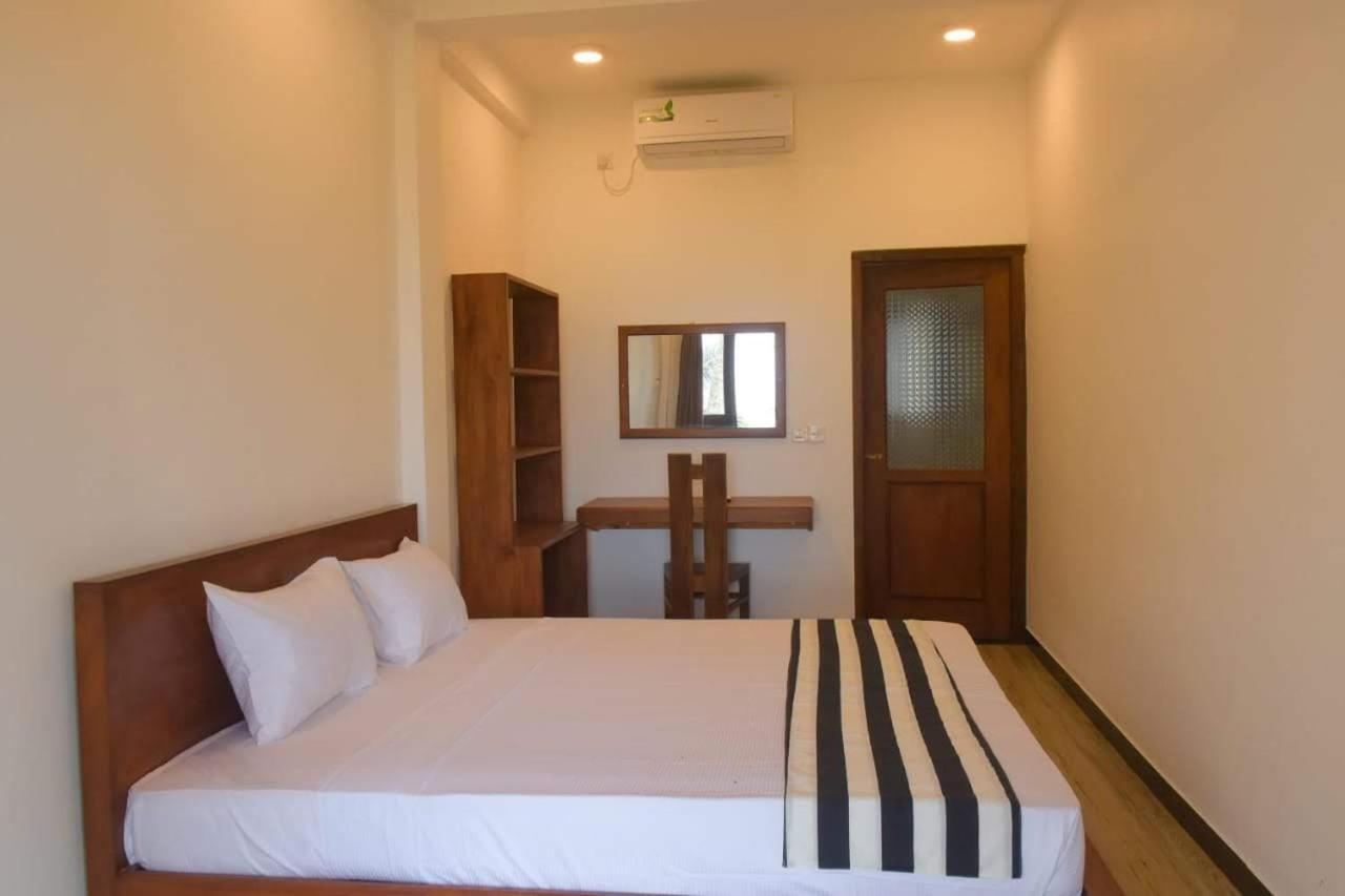 Ocean Breeze Villa Matara Buitenkant foto
