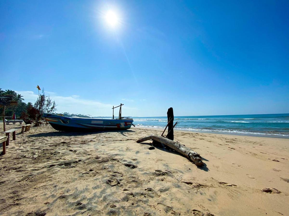 Ocean Breeze Villa Matara Buitenkant foto