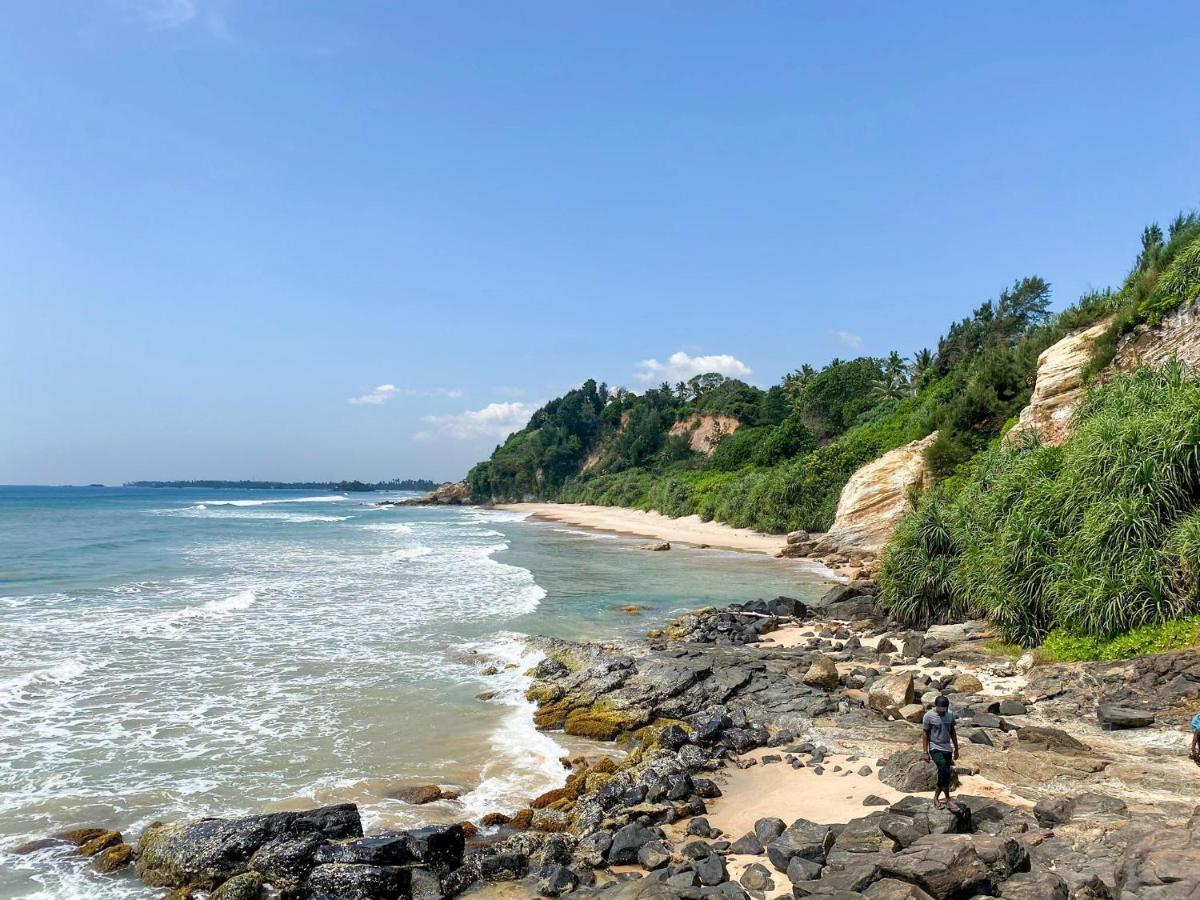 Ocean Breeze Villa Matara Buitenkant foto